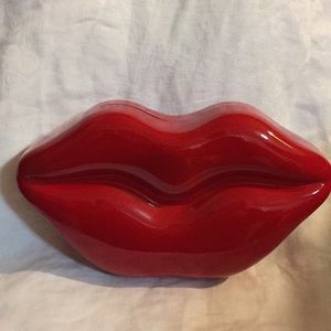 Hot lips purse
